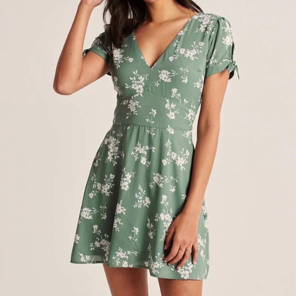 Abercrombie & Fitch Floral Mini Dress with Tie Sleeves & Smocked Back Size Large
